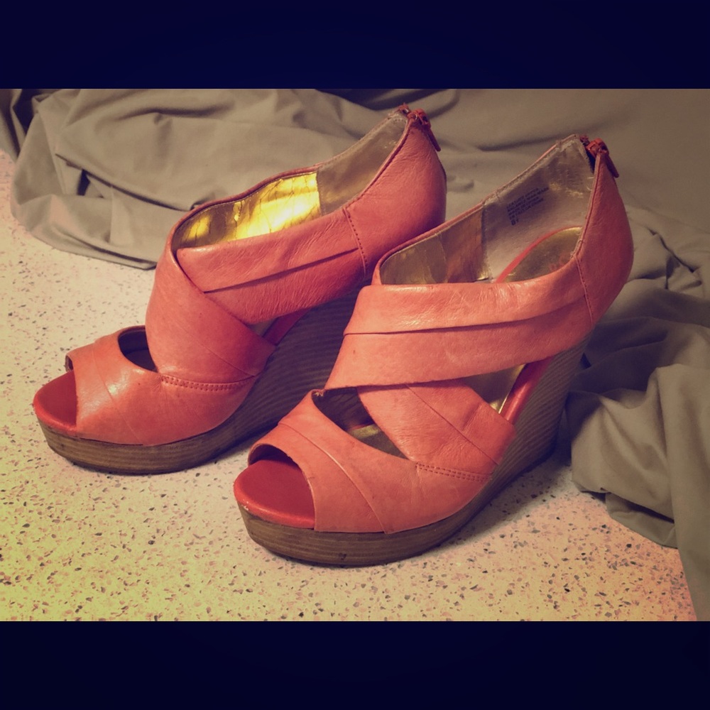 Seychelles •”Risky Business”• Peeptoe leather&wood